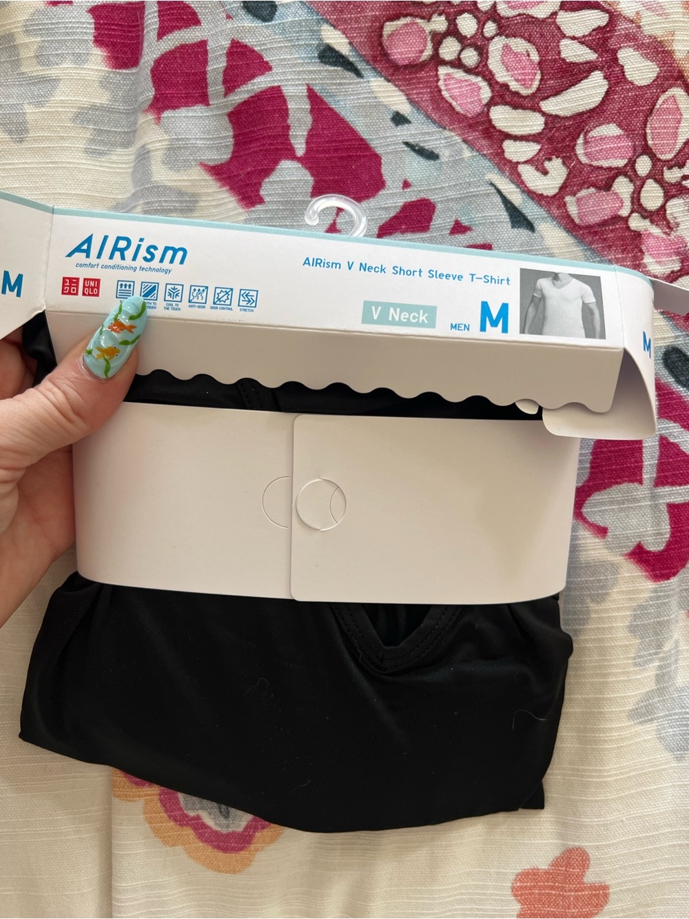 Uniqlo AIRism V-Neck Short Sleeve Undershirt in Black